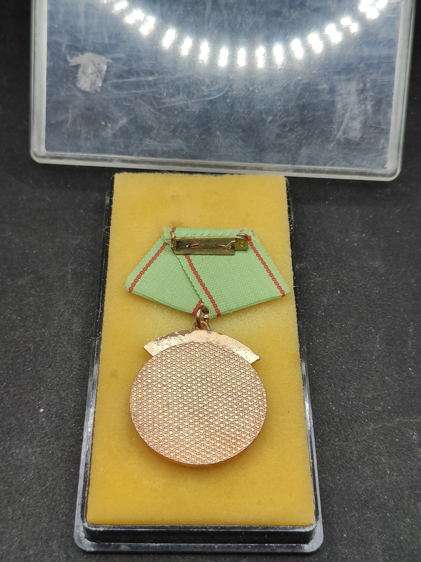 全场0元起拍 第91期 咸鱼国勋章拍卖专场 9月17日（周日）下午6：00开始 东德人民警察荣誉奖章 珐琅带盒