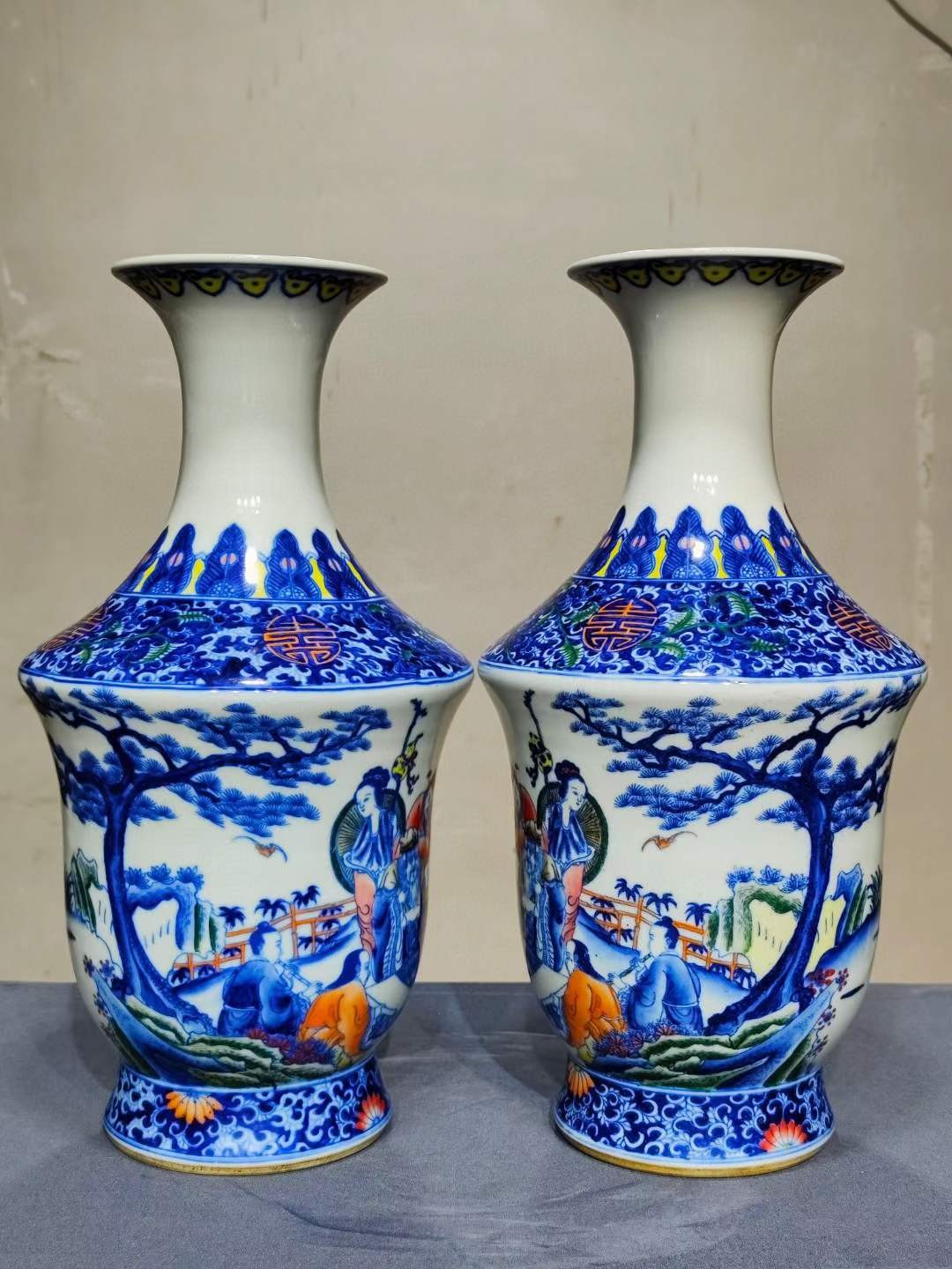 美品·款识“大清咸丰年制”精工细作满工青花粉彩八仙纹赏瓶一对。