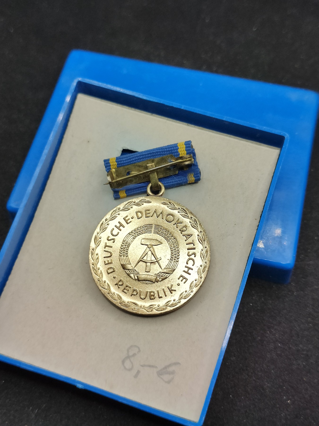 全场0元起拍 第91期 咸鱼国勋章拍卖专场 9月17日（周日）下午6：00开始 东德裴斯洛泰齐忠诚服务奖章金级