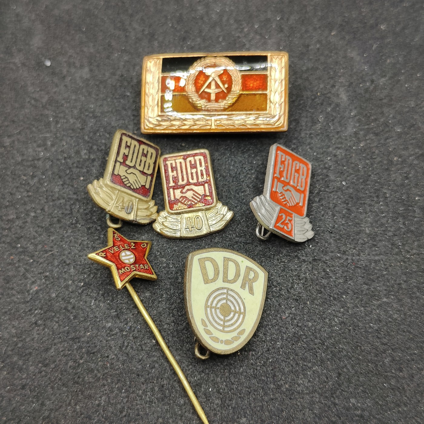 全场0元起拍 第91期 咸鱼国勋章拍卖专场 9月17日（周日）下午6：00开始 东德徽章一组