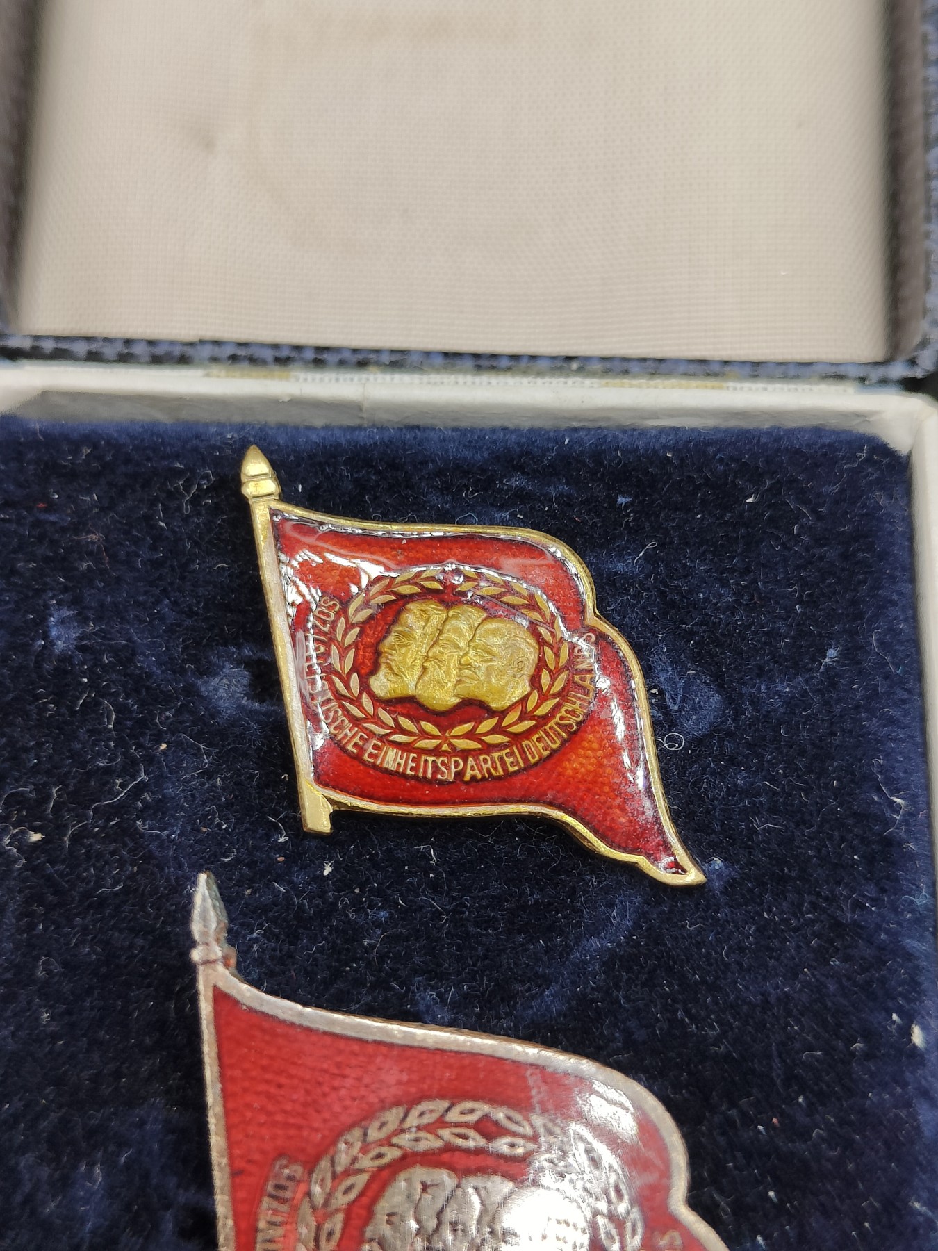 全场0元起拍 第91期 咸鱼国勋章拍卖专场 9月17日（周日）下午6：00开始 东德统一社会党 马列恩红旗章 长期党龄证章一套