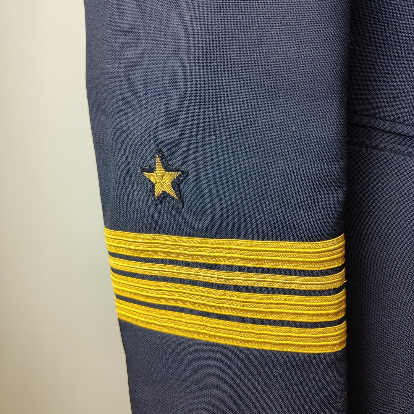 全场0元起拍 第91期 咸鱼国勋章拍卖专场 9月17日（周日）下午6：00开始 西德海军晚礼服一套 刺绣技能章 胸围106 肩宽48 衣长80 袖长66腰围84 裤长105