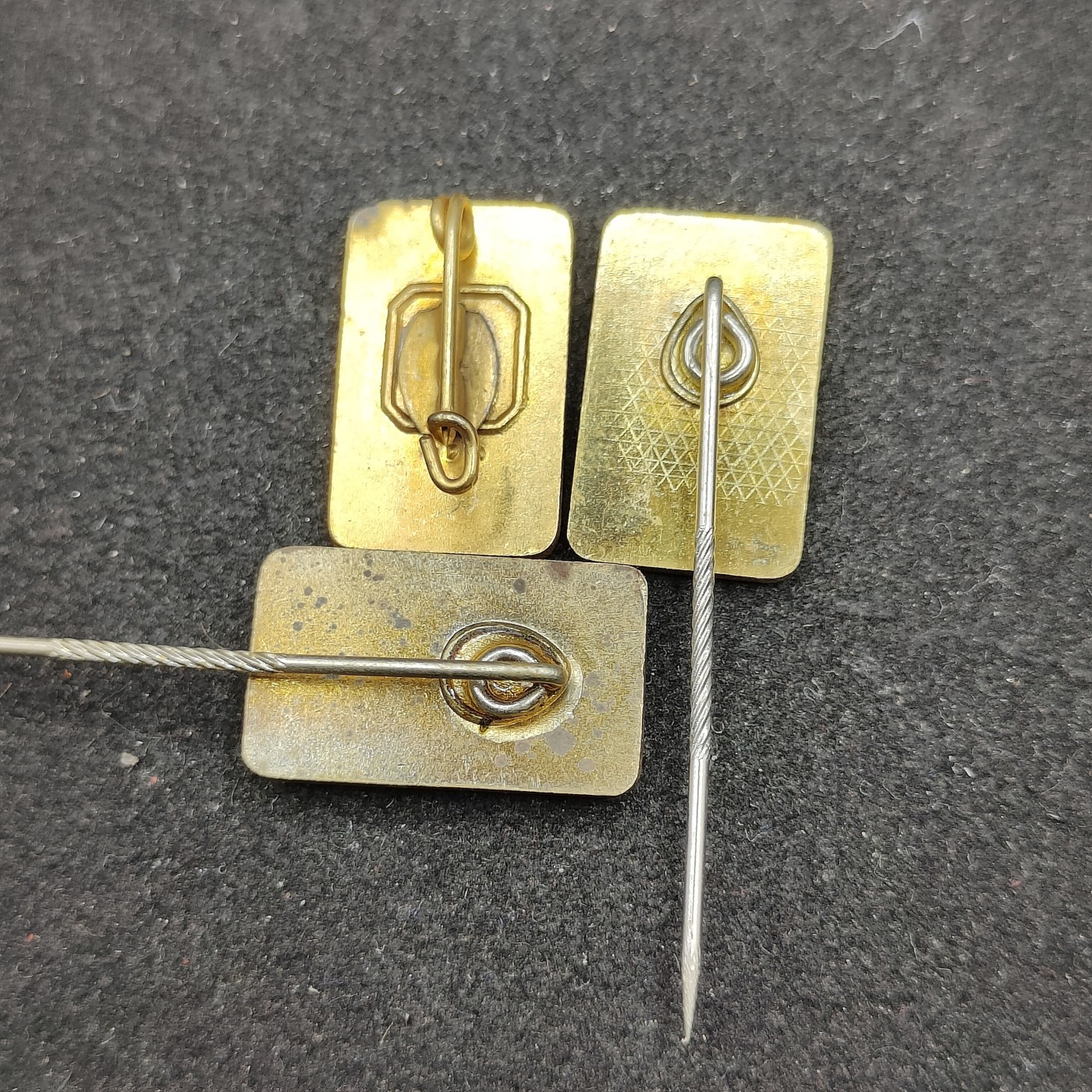 全场0元起拍 第91期 咸鱼国勋章拍卖专场 9月17日（周日）下午6：00开始 东德gst技能章一组