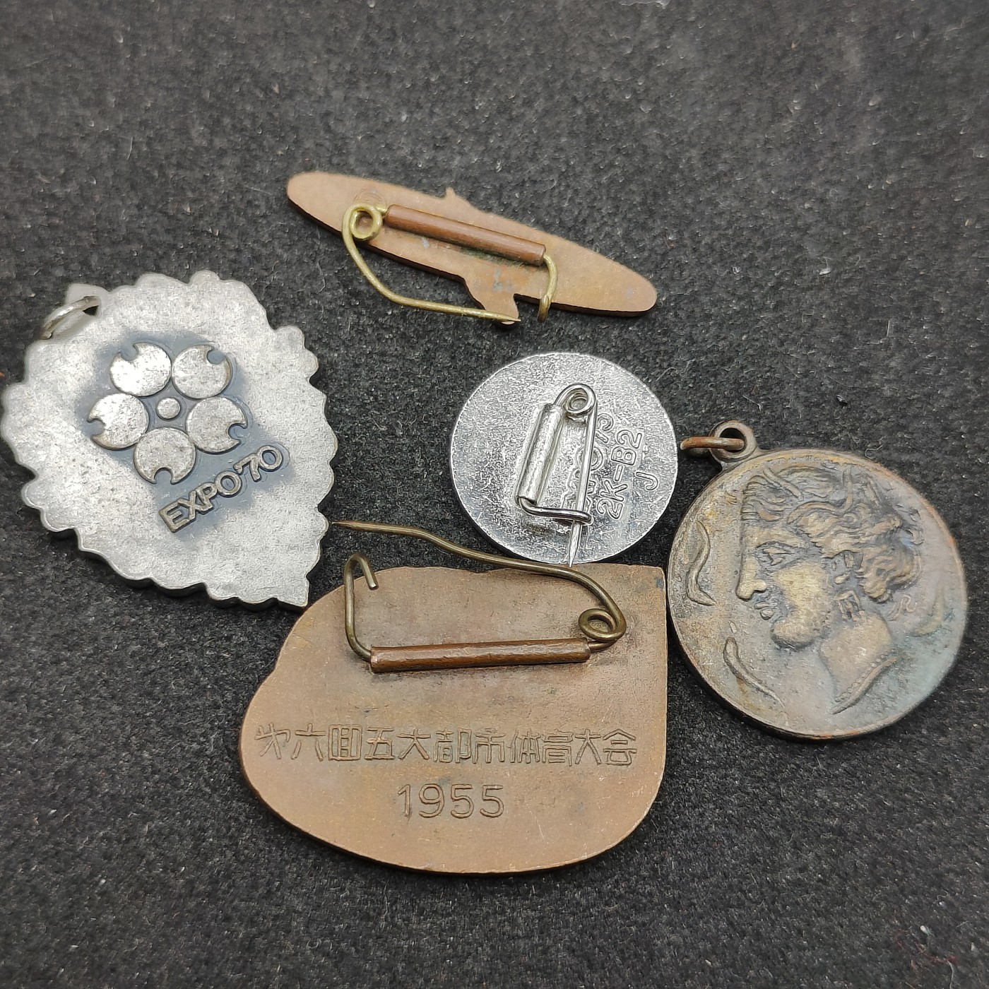 全场0元起拍 第91期 咸鱼国勋章拍卖专场 9月17日（周日）下午6：00开始 日本徽章一组