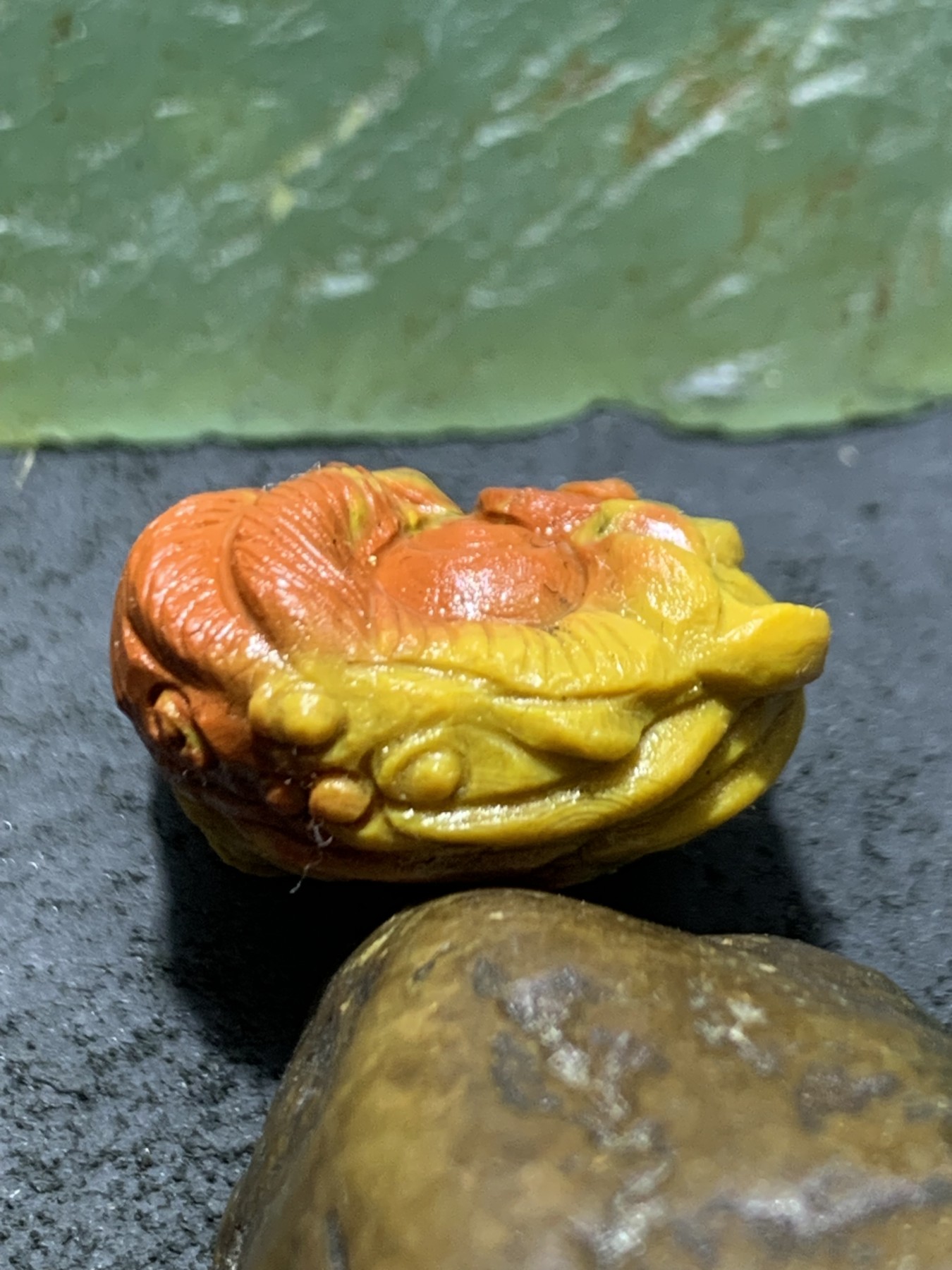 精美亚光战国红玛瑙手工雕刻醒狮珠子（吊坠）一个