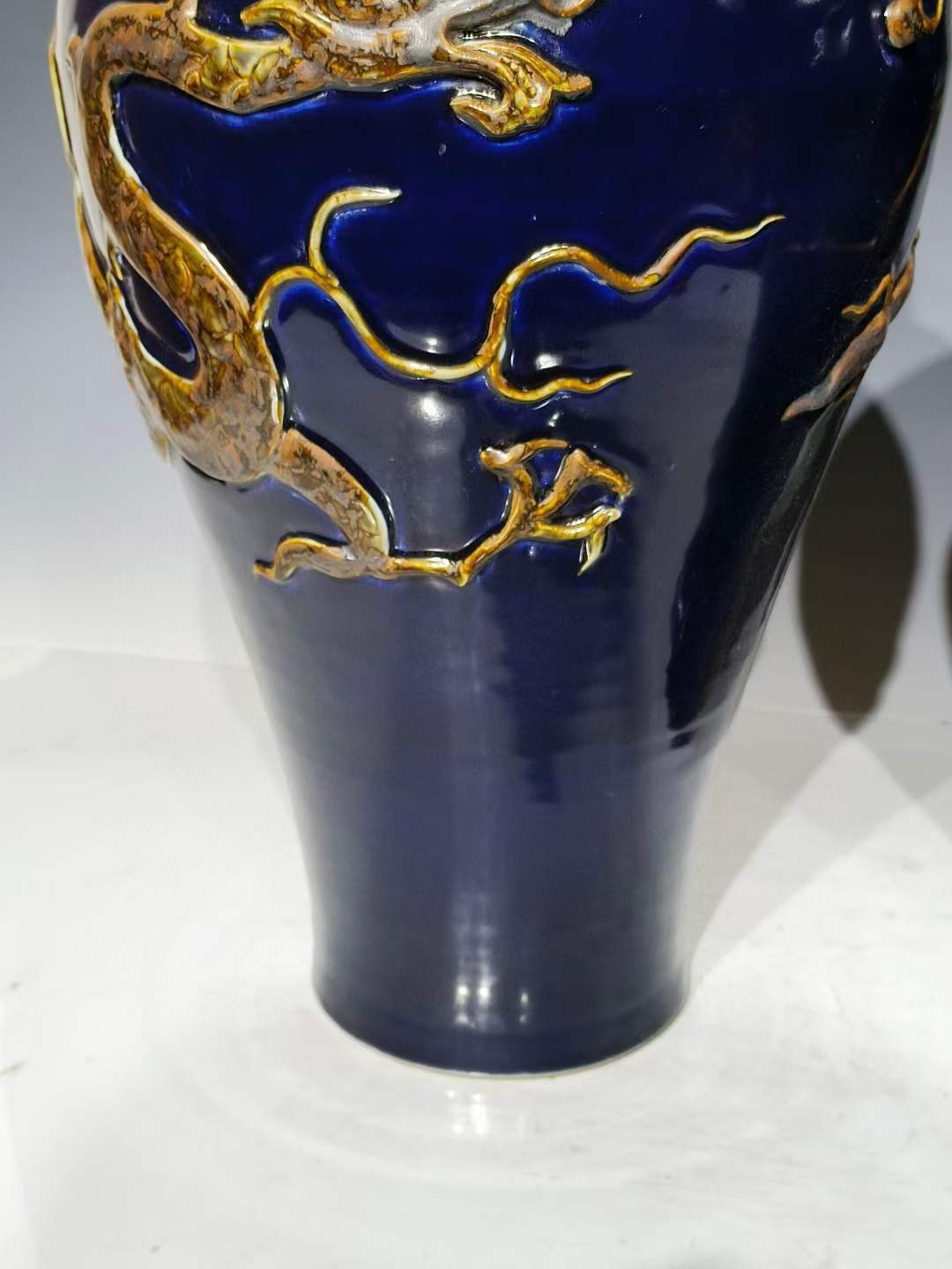 美品.精品霁蓝釉刻瓷浮雕龙纹带盖梅瓶一对
