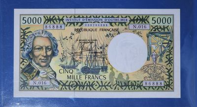 港、澳、台、中外钞、流水签、机签、箱包单、靓号专场第32期 - 法属太平洋1996年5000法郎 纸钞 靓号 倒置号 豹子号 86888 UNC一张～灯下有散落白斑荧光/如图 