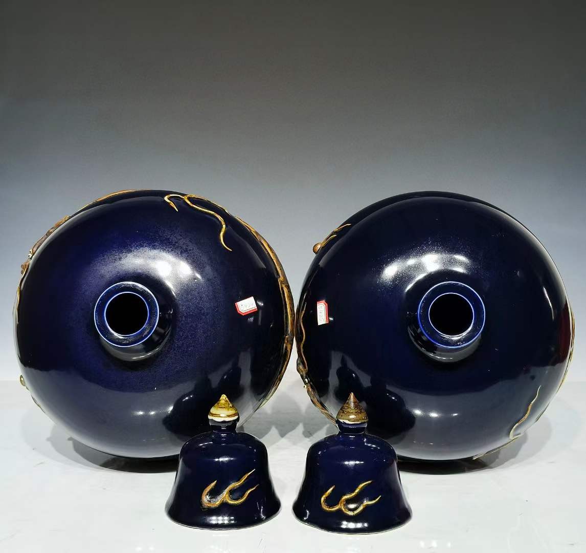 美品.精品霁蓝釉刻瓷浮雕龙纹带盖梅瓶一对