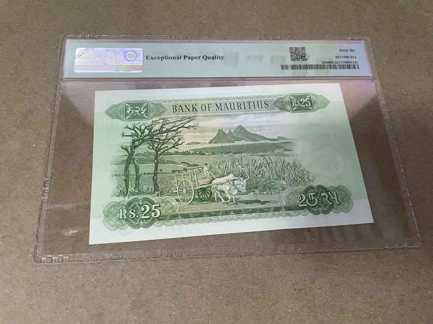 【Blue Auction】✨世界纸币精拍第371期【精】 【亚军分】毛里求斯 1967年25卢比 PMG66EPQ 戎装女王 背面牛车及风光怡人