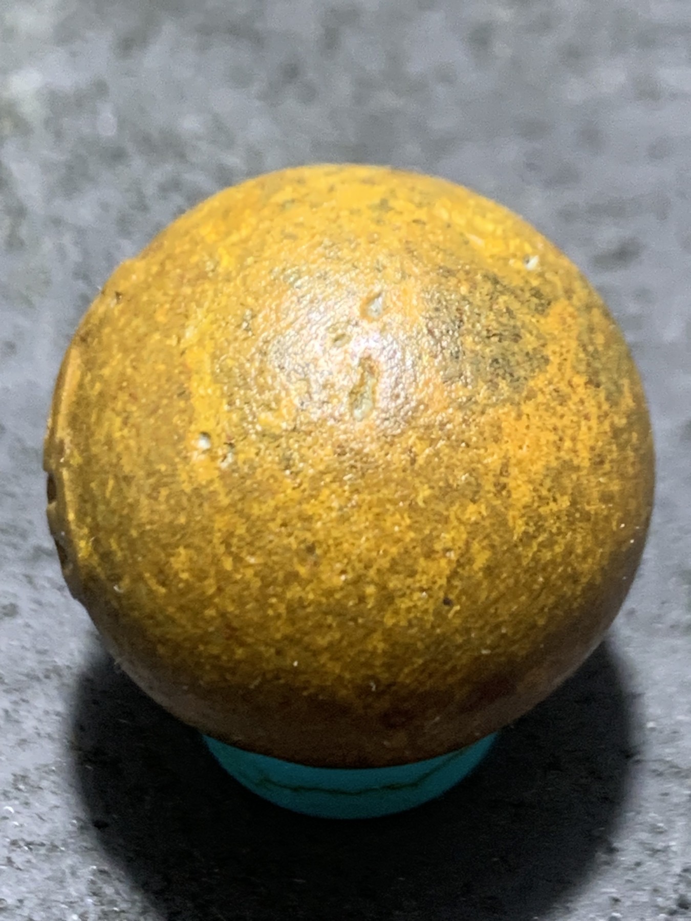 精美亚光原皮草花纹战国红玛瑙手工俏色巧雕篆书悟字2.0珠一个，