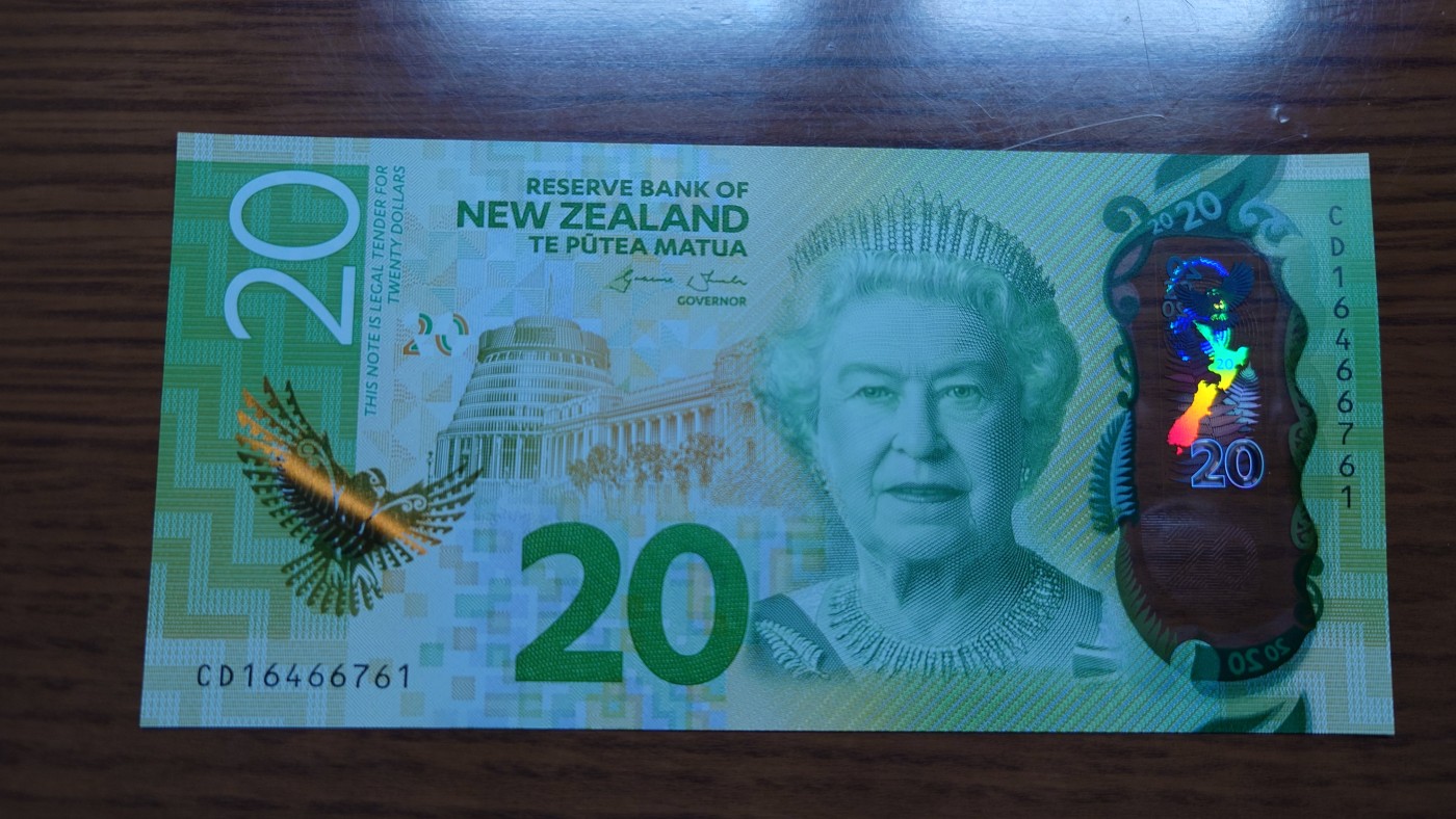 【世界钱币】精选微拍第70期暨2023年第十七期 多款塑料钞裸币超低价起拍 2016年新西兰20元塑料钞 全新绝品(窗口完美)尾号6761