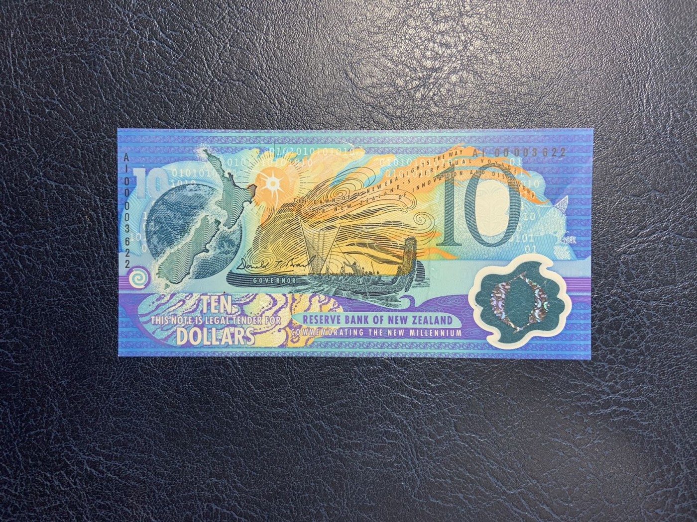 收藏联盟Quantum Auction 第289期拍卖  新西兰2000年10元千禧年纪念钞 品相如图 千位号 号码无4 双面雕刻