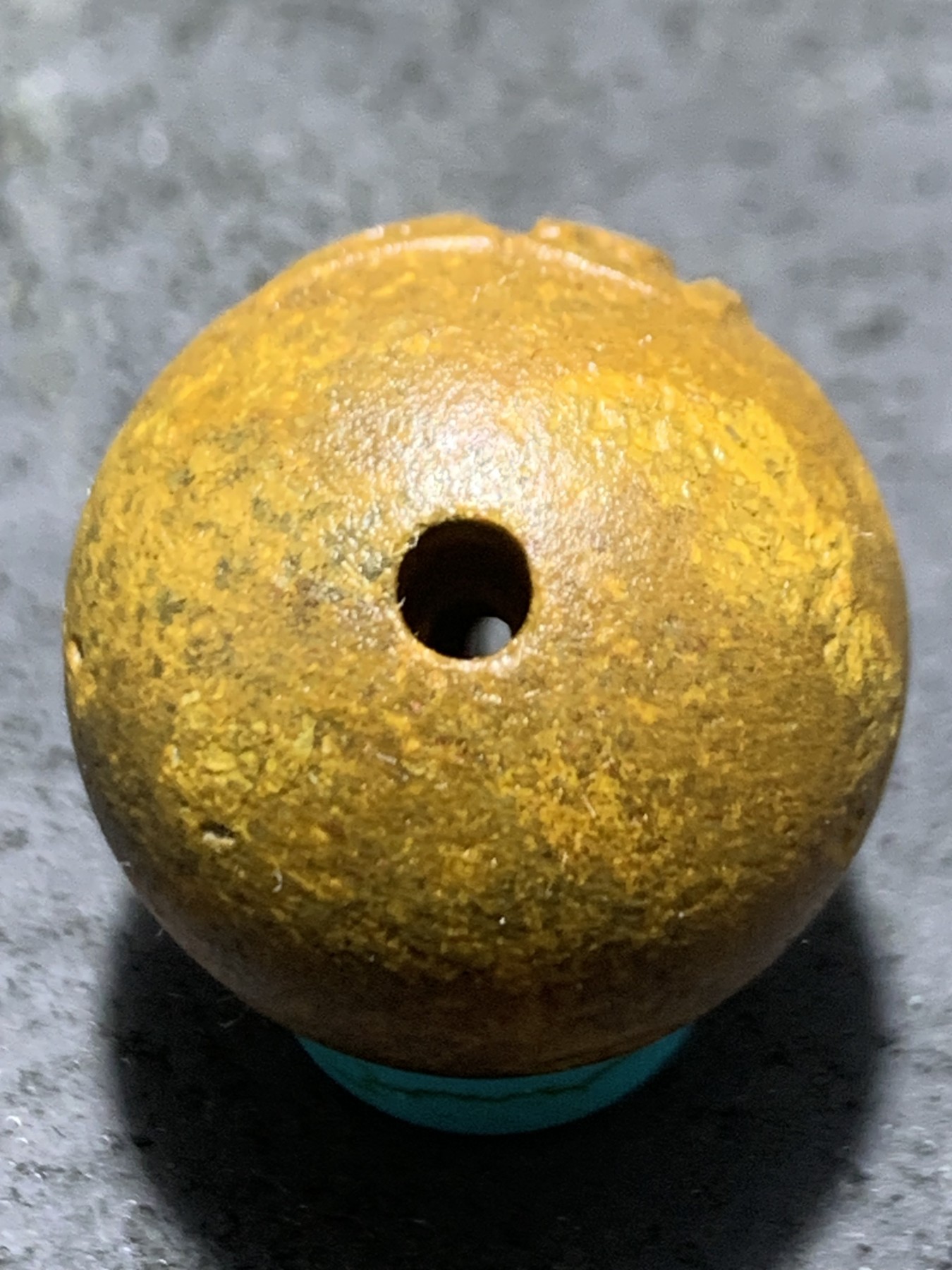 精美亚光原皮草花纹战国红玛瑙手工俏色巧雕篆书悟字2.0珠一个，