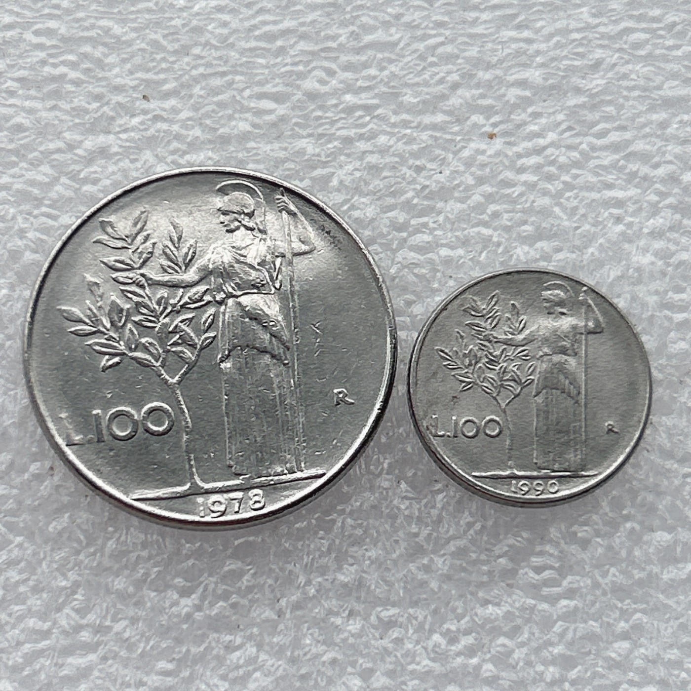 全场一元起拍 世界钱币散币场 第23期 意大利100里拉女神大小版一对