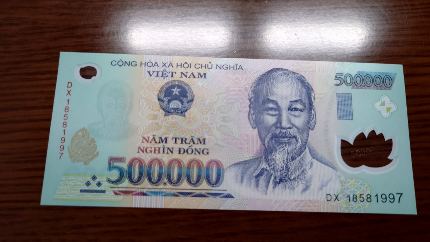 【世界钱币】精选微拍第70期暨2023年第十七期 多款塑料钞裸币超低价起拍 2018年越南50万盾 全新绝品无47尾号1997