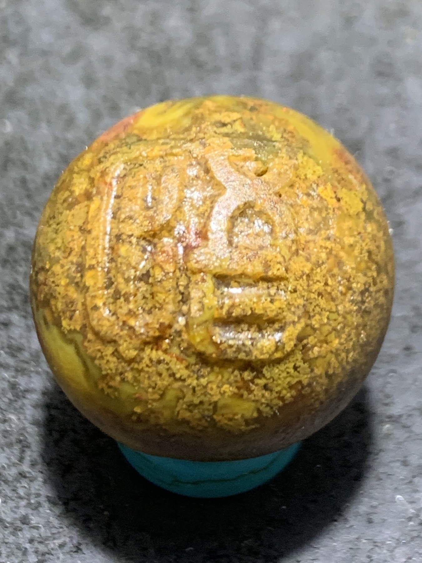 精美亚光高玉化原皮草花纹战国红玛瑙手工雕刻眼镜猴珠一颗
