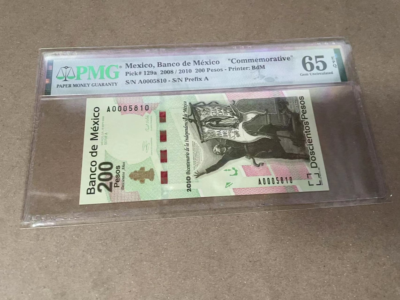 【Blue Auction】✨世界纸币精拍第371期【精】 【带原册 一组2张A冠5810小号全同】墨西哥 2010年100比索 PMG66EPQ&2008年200比索 PMG65EPQ 纪念钞