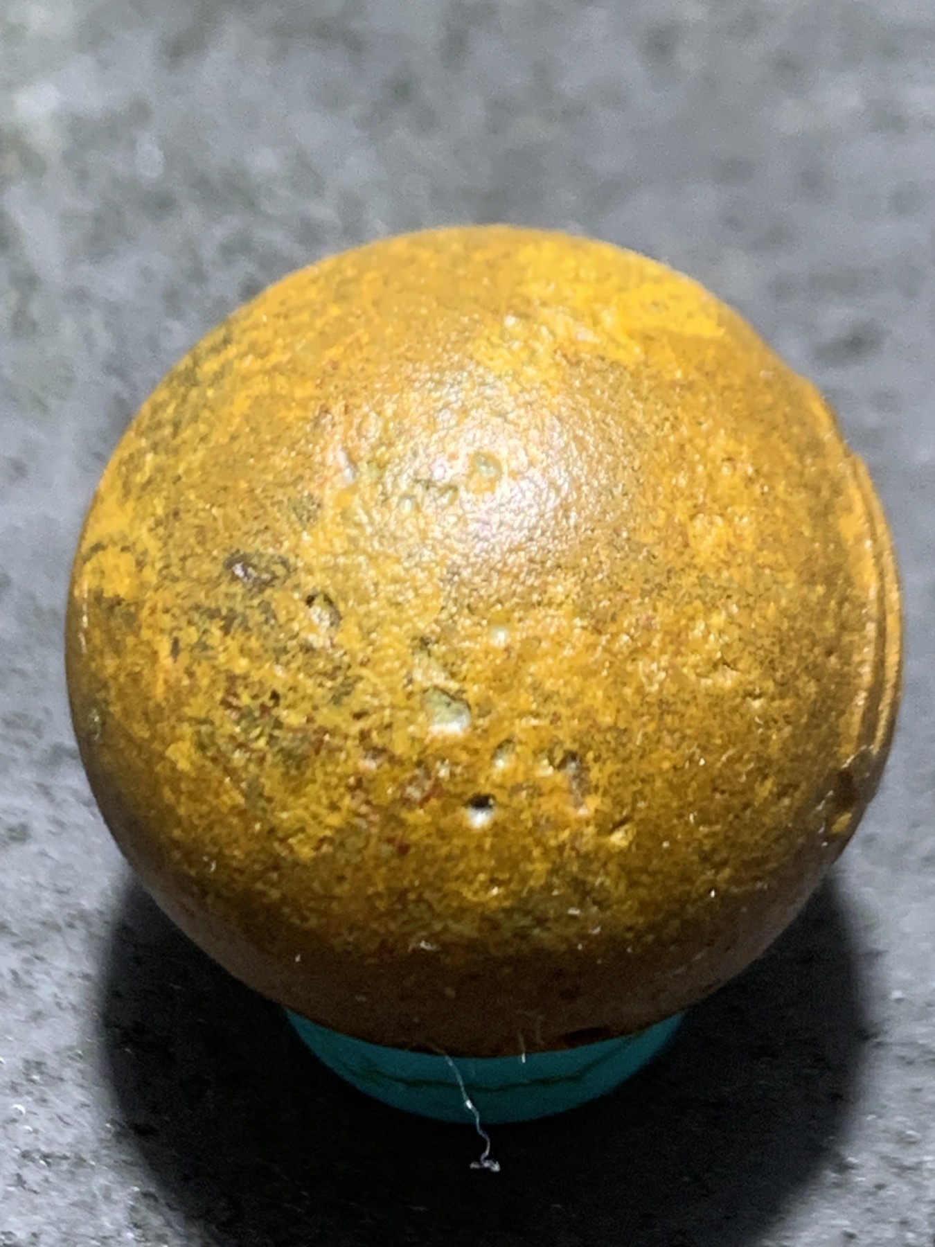 精美亚光原皮草花纹战国红玛瑙手工俏色巧雕篆书悟字2.0珠一个，