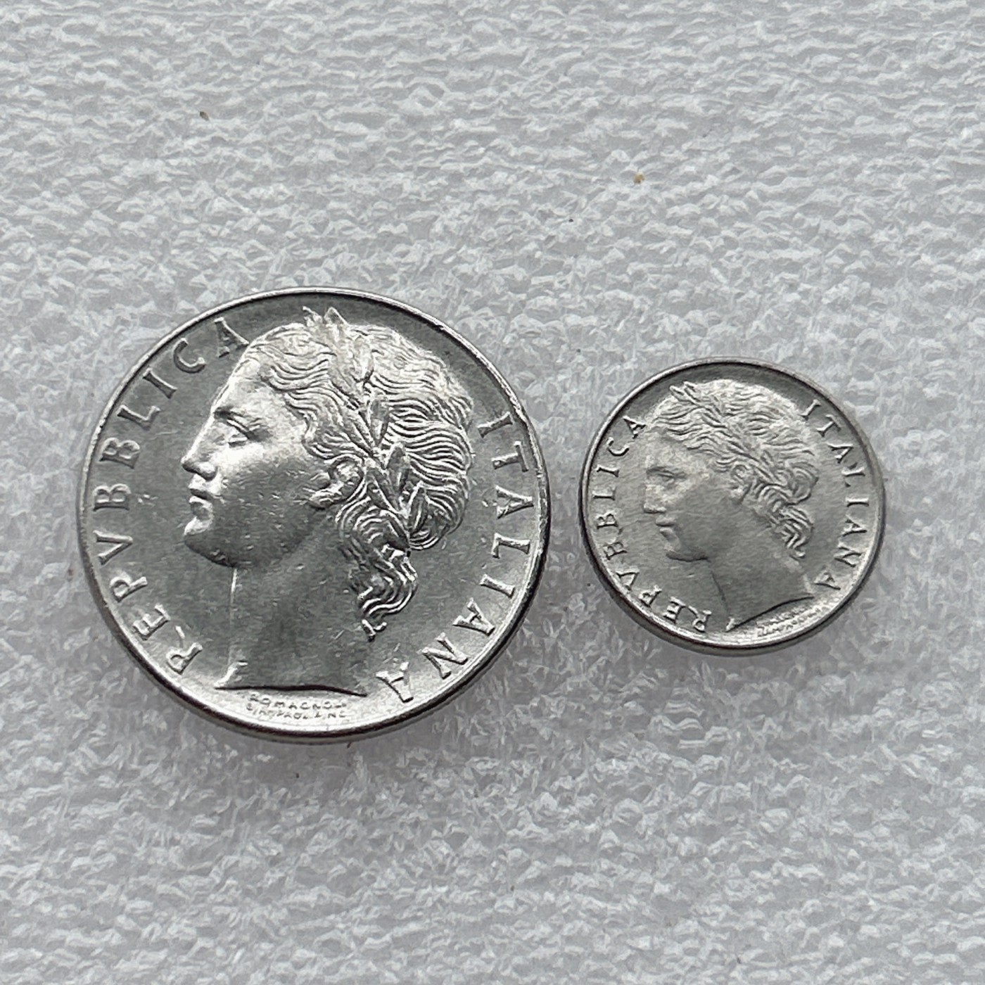 全场一元起拍 世界钱币散币场 第23期 意大利100里拉女神大小版一对