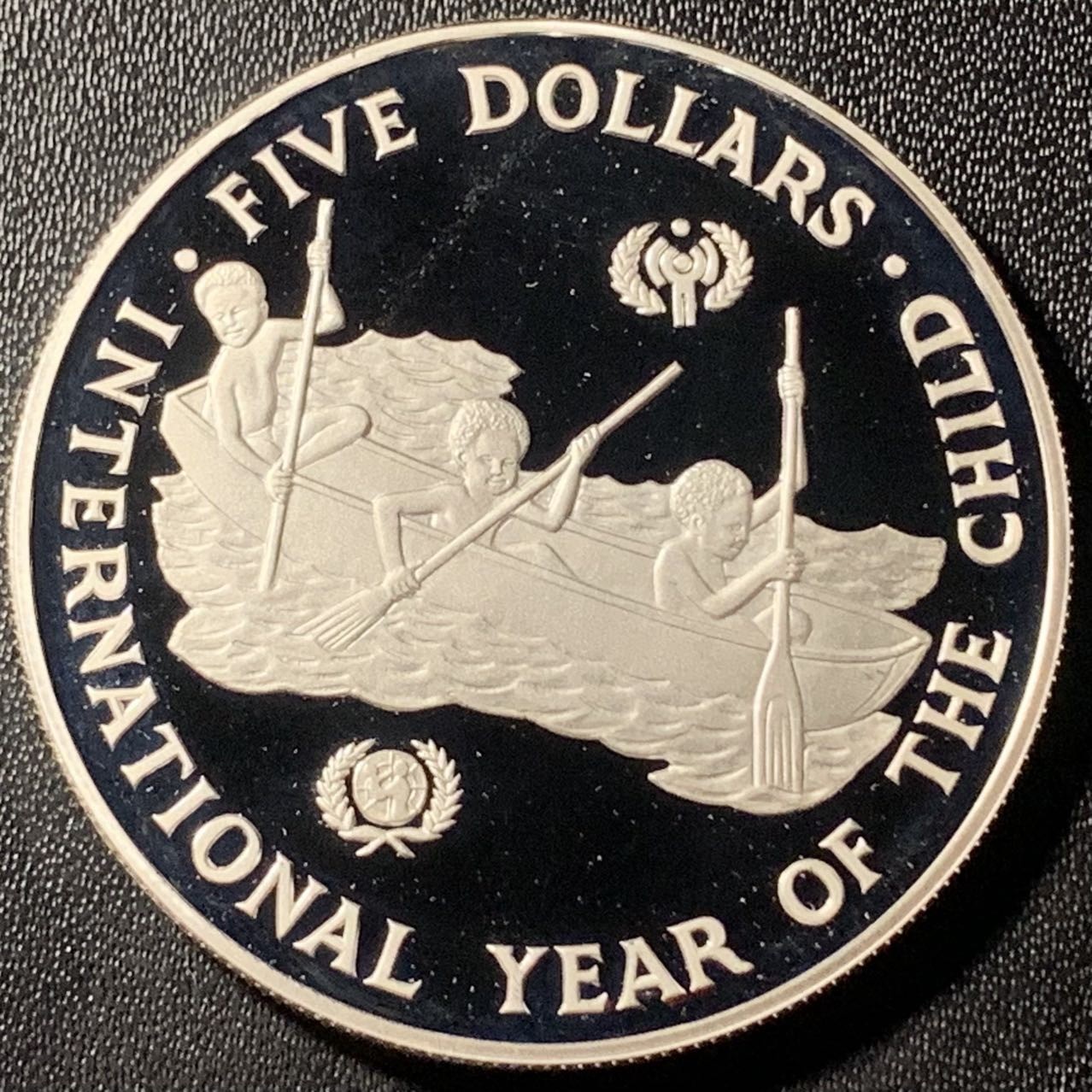 紫瑗钱币——第305期拍卖 所罗门群岛 1983年 国际儿童年 5元 28.9克 0.925银 精制