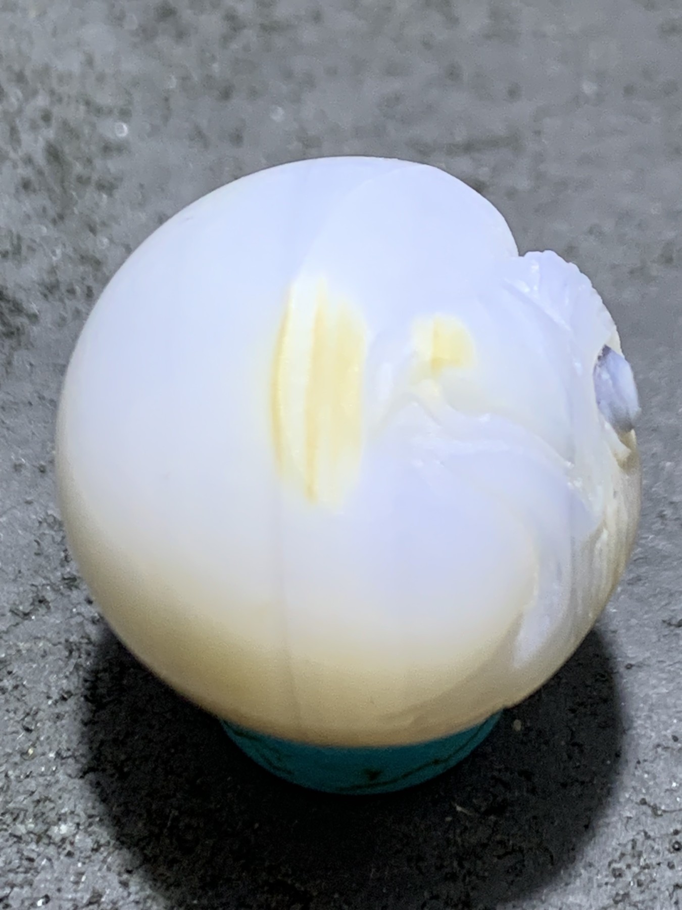 精美高玉化亚光海洋玉髓手工俏色巧雕雄鹰2.0圆珠一个！