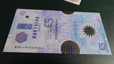 【世界钱币】精选微拍第70期暨2023年第十七期 多款塑料钞裸币超低价起拍 1999年北爱尔兰5帮塑料纪念钞 全新绝品