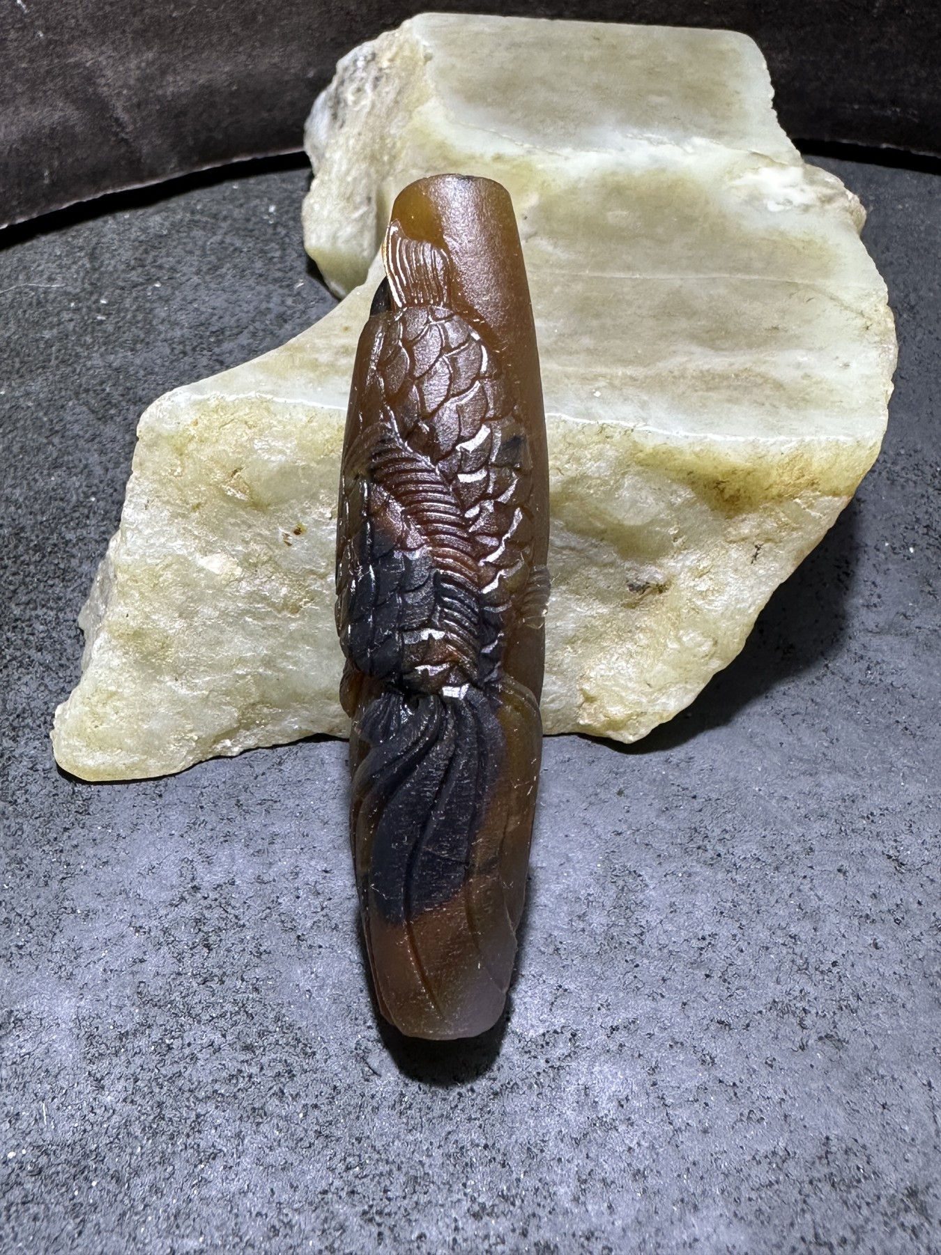 精美亚光高玉化巴西玛瑙手工俏色巧雕金鱼吊坠（把件）一个！