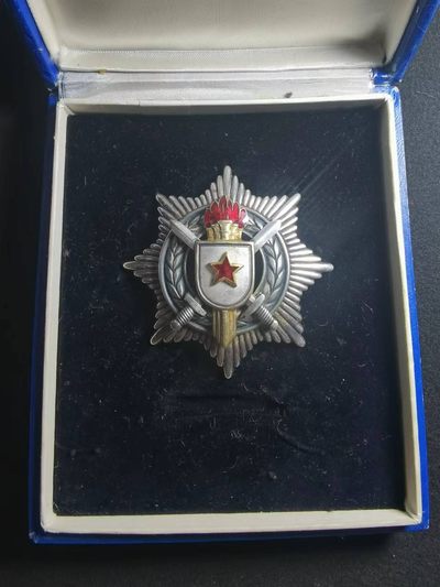 盛世勋华——号角文化勋章邮票专场拍卖第138期 - 南斯拉夫三级军事功勋勋章 银制 早期五火炬版 罕见内外圈四标 带厂标 900银标 带原盒 
