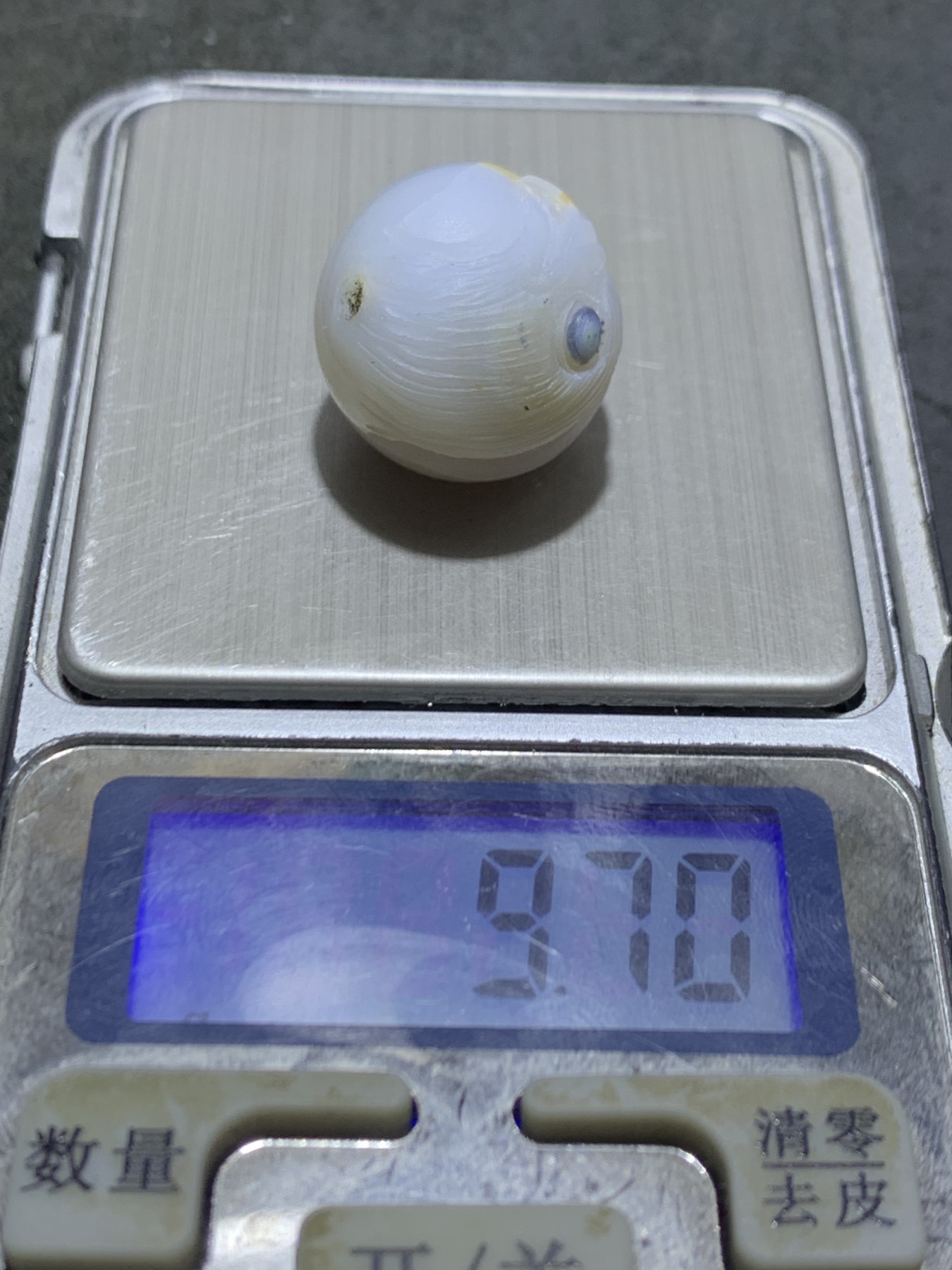 精美高玉化亚光海洋玉髓手工俏色巧雕雄鹰2.0圆珠一个！
