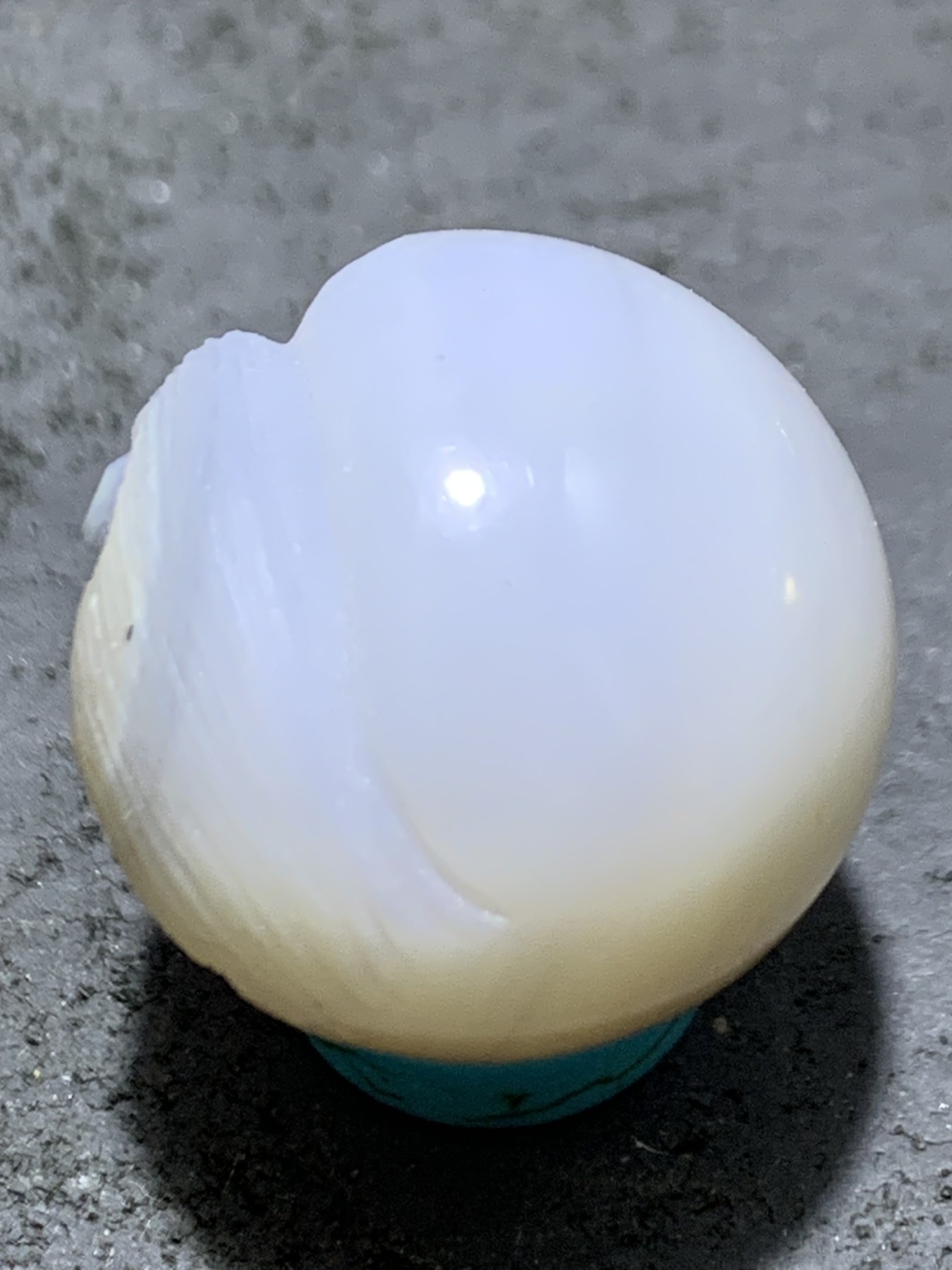 精美高玉化亚光海洋玉髓手工俏色巧雕雄鹰2.0圆珠一个！
