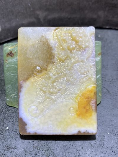 精美亚光高玉化巴西玛瑙手工俏色巧雕傲雪寒梅牌子吊坠（把件）一个， - 精美亚光高玉化巴西玛瑙手工俏色巧雕傲雪寒梅牌子吊坠（把件）一个，