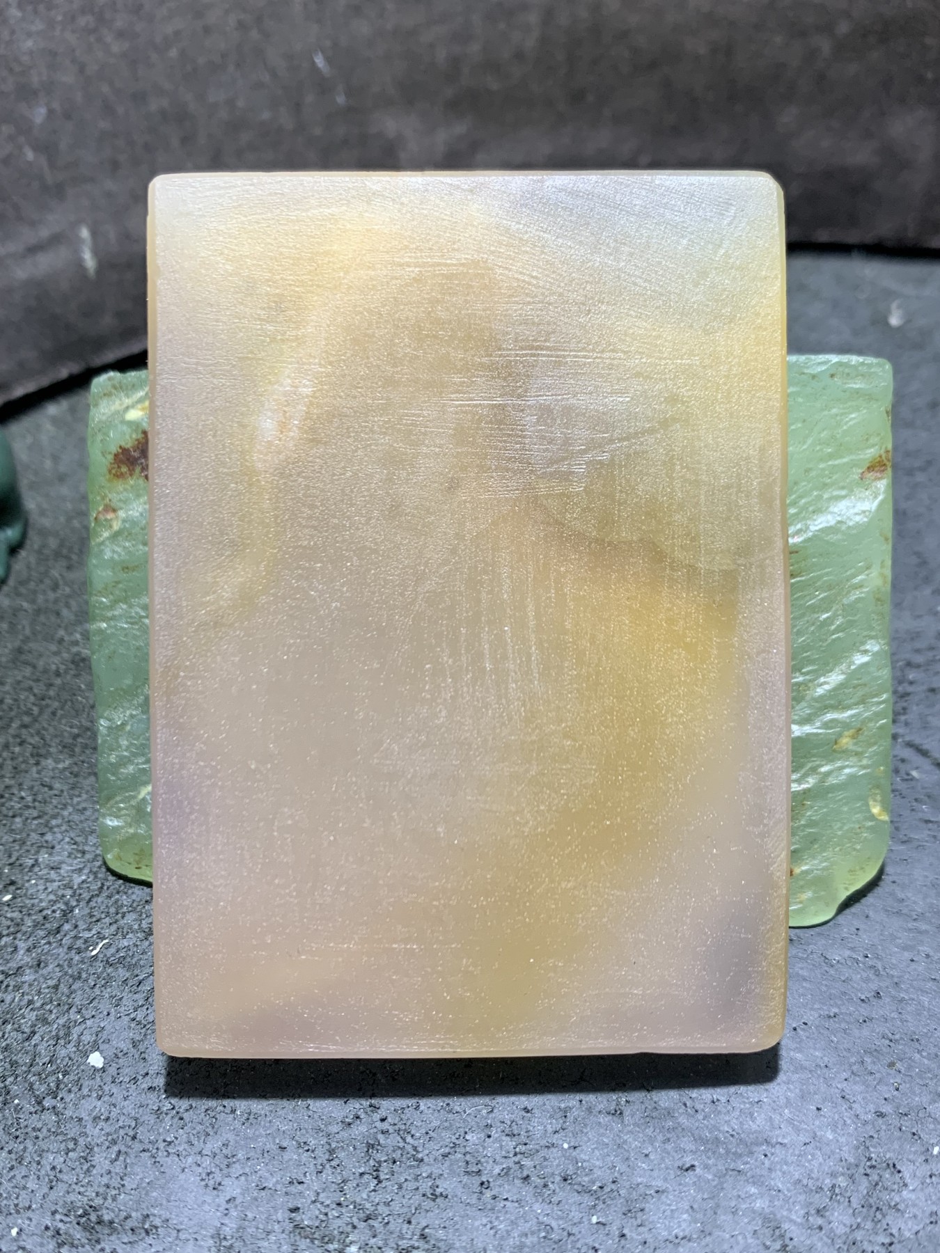 精美亚光高玉化巴西玛瑙手工俏色巧雕傲雪寒梅牌子吊坠（把件）一个，