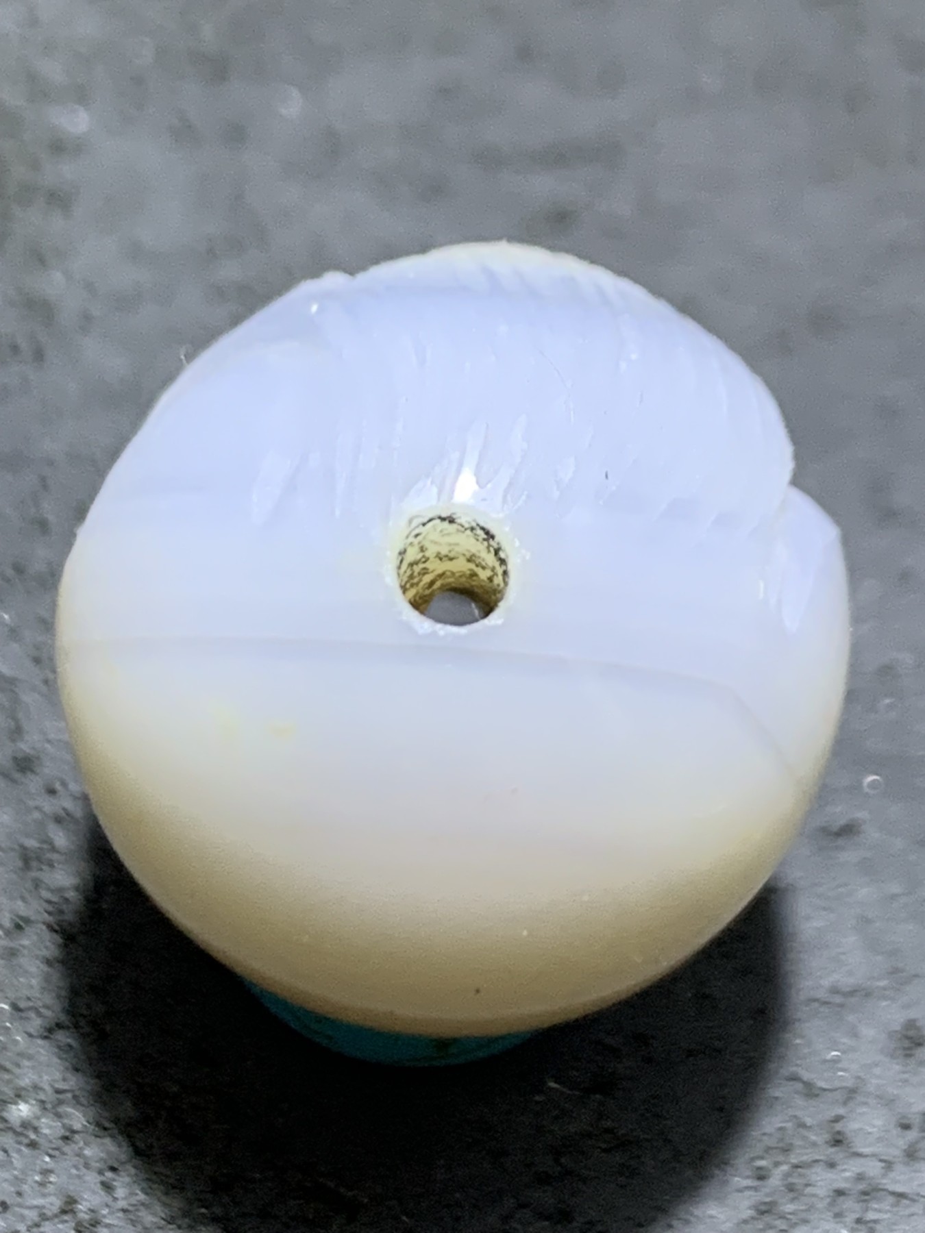 精美高玉化亚光海洋玉髓手工俏色巧雕雄鹰2.0圆珠一个！