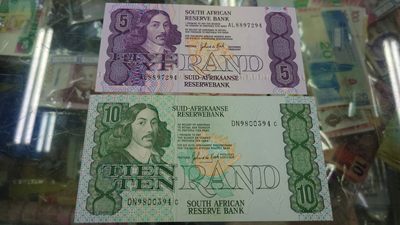 【世界钱币】精选微拍第69期暨2023年第十六期 多款纸币裸钞超低价起拍(第一场) 老版南非5+10兰特 全新绝品尾2同号94