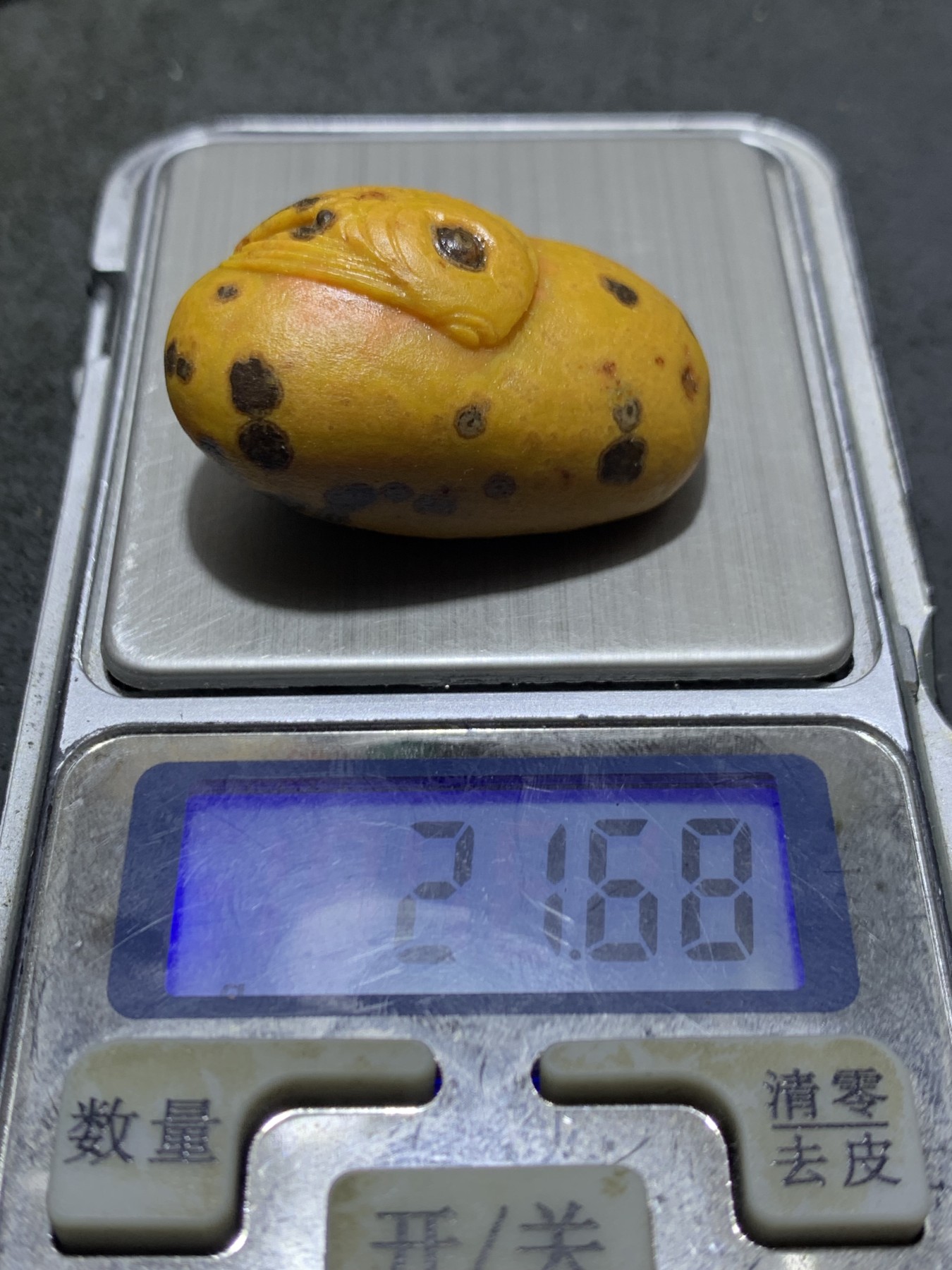 精美亚光原皮天眼纹黄料战国红玛瑙手工雕刻富贵有余把件一个