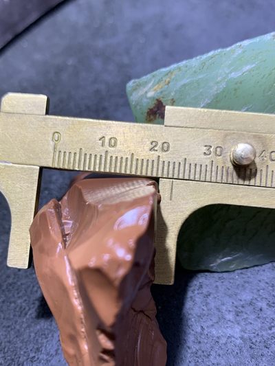 精美戈壁红碧玉手工雕刻悟字把件（吊坠)一个！ 精美戈壁红碧玉手工雕刻悟字把件（吊坠)一个！