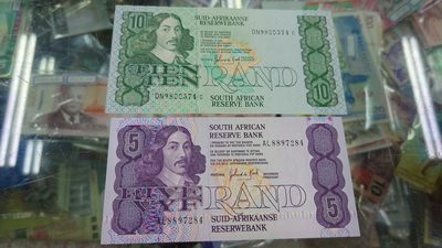 【世界钱币】精选微拍第69期暨2023年第十六期 多款纸币裸钞超低价起拍(第一场) 老版南非5+10兰特 全新绝品尾1同号4