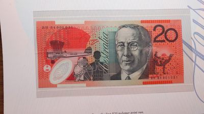 【世界钱币】精选微拍第70期暨2023年第十七期 多款塑料钞裸币超低价起拍 1994年澳大利亚20元塑料钞 原装册特别版 全新UNC号码001031(册子外壳有黄斑）【别的拍卖五六百成交】