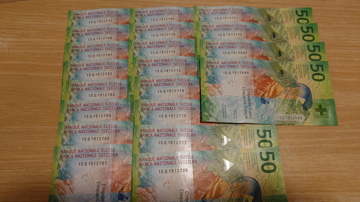 【世界钱币】精选微拍第71期暨2023年第十八期 新到部分主流硬货专场(自选超市) 2015年瑞士50法郎 全新绝品号码15G1912711