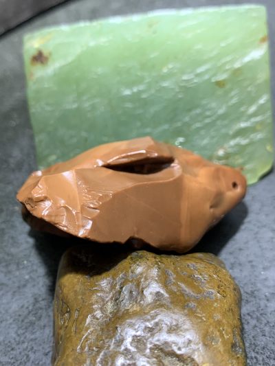 精美戈壁红碧玉手工雕刻悟字把件（吊坠)一个！ 精美戈壁红碧玉手工雕刻悟字把件（吊坠)一个！