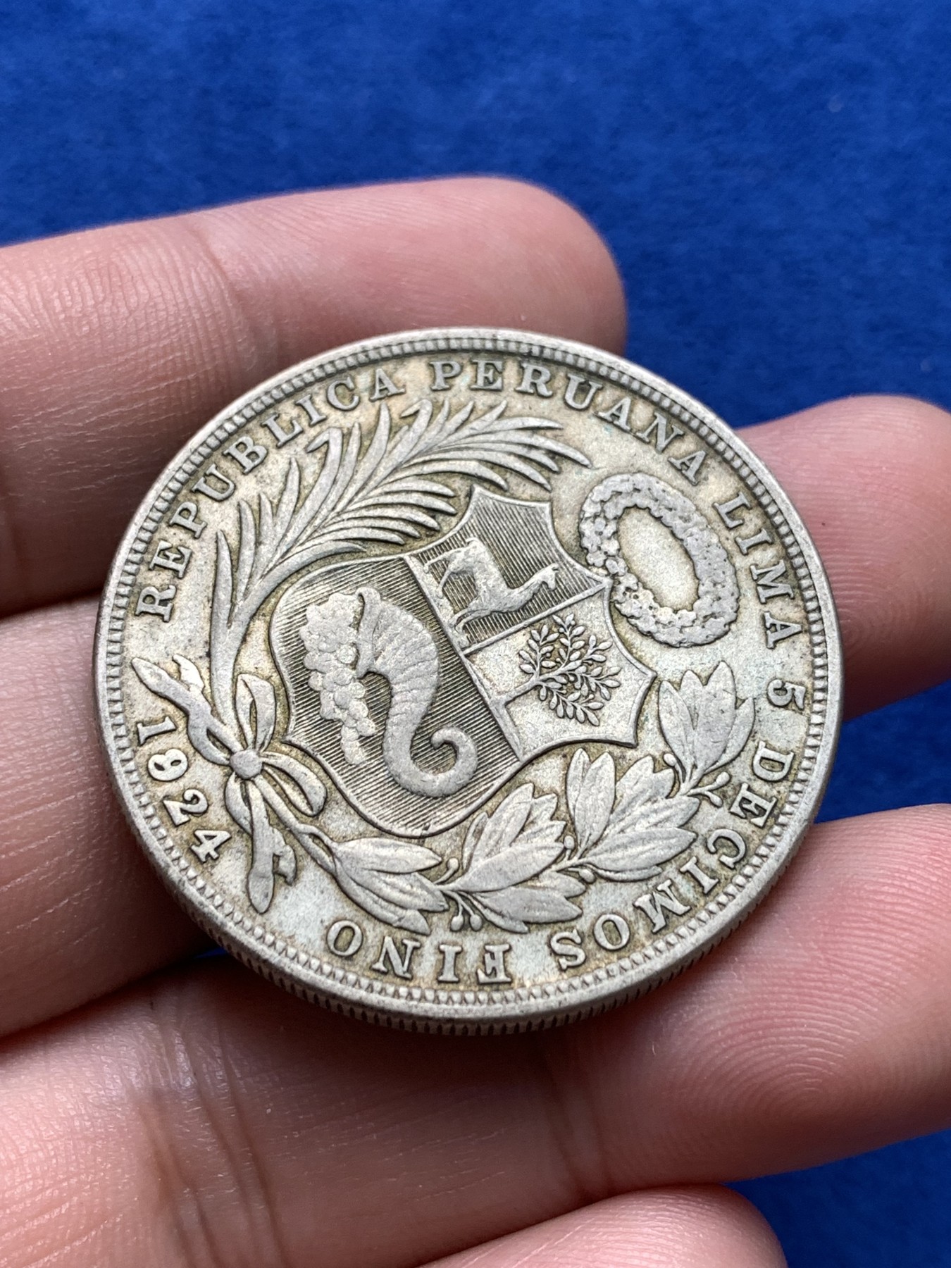 《竞宝斋》第198场-周日，周一 2场 (全场包邮) 秘鲁1924年 女神坐像 1索尔大银币 边齿完好，原味好品