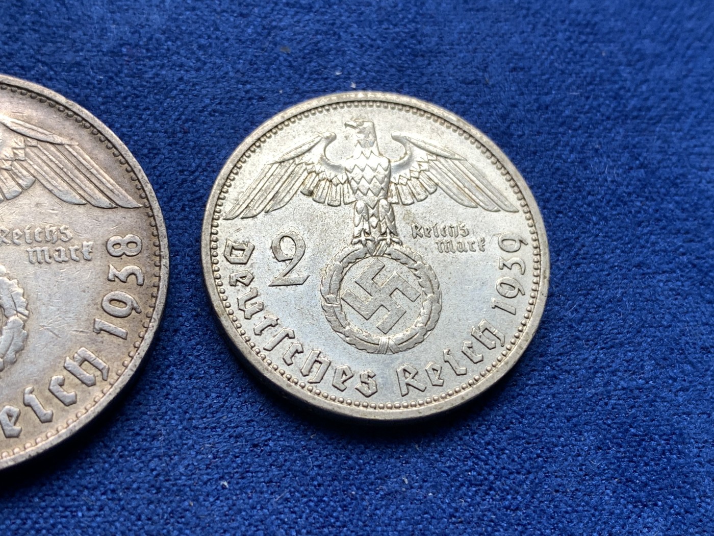 《竞宝斋》第198场-周日，周一 2场 (全场包邮) 两枚一组 德国兴登堡带符银币1939年2马克+1938年5马克