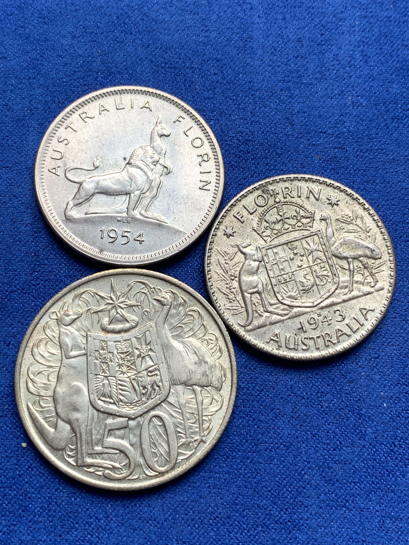《竞宝斋》第198场-周日，周一 2场 (全场包邮) 3枚一组 澳大利亚 1943、1954、1966年乔六、伊二访澳弗洛林银币；伊二50分银币 unc品质