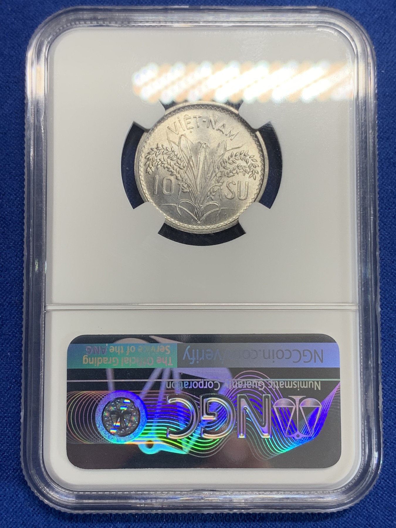 《竞宝斋》第198场-周日，周一 2场 (全场包邮) NGC MS65 越南1953年10SU铝币 三姐妹经典设计暴光好品 高分凑套必备！