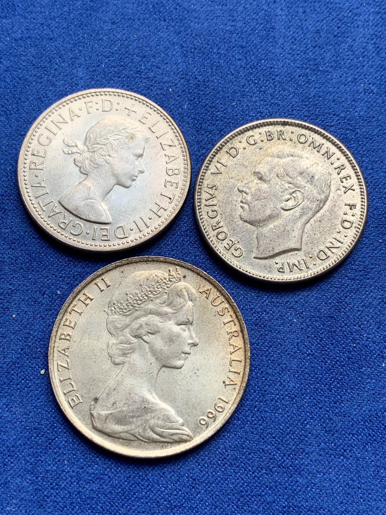 《竞宝斋》第198场-周日，周一 2场 (全场包邮) 3枚一组 澳大利亚 1943、1954、1966年乔六、伊二访澳弗洛林银币；伊二50分银币 unc品质