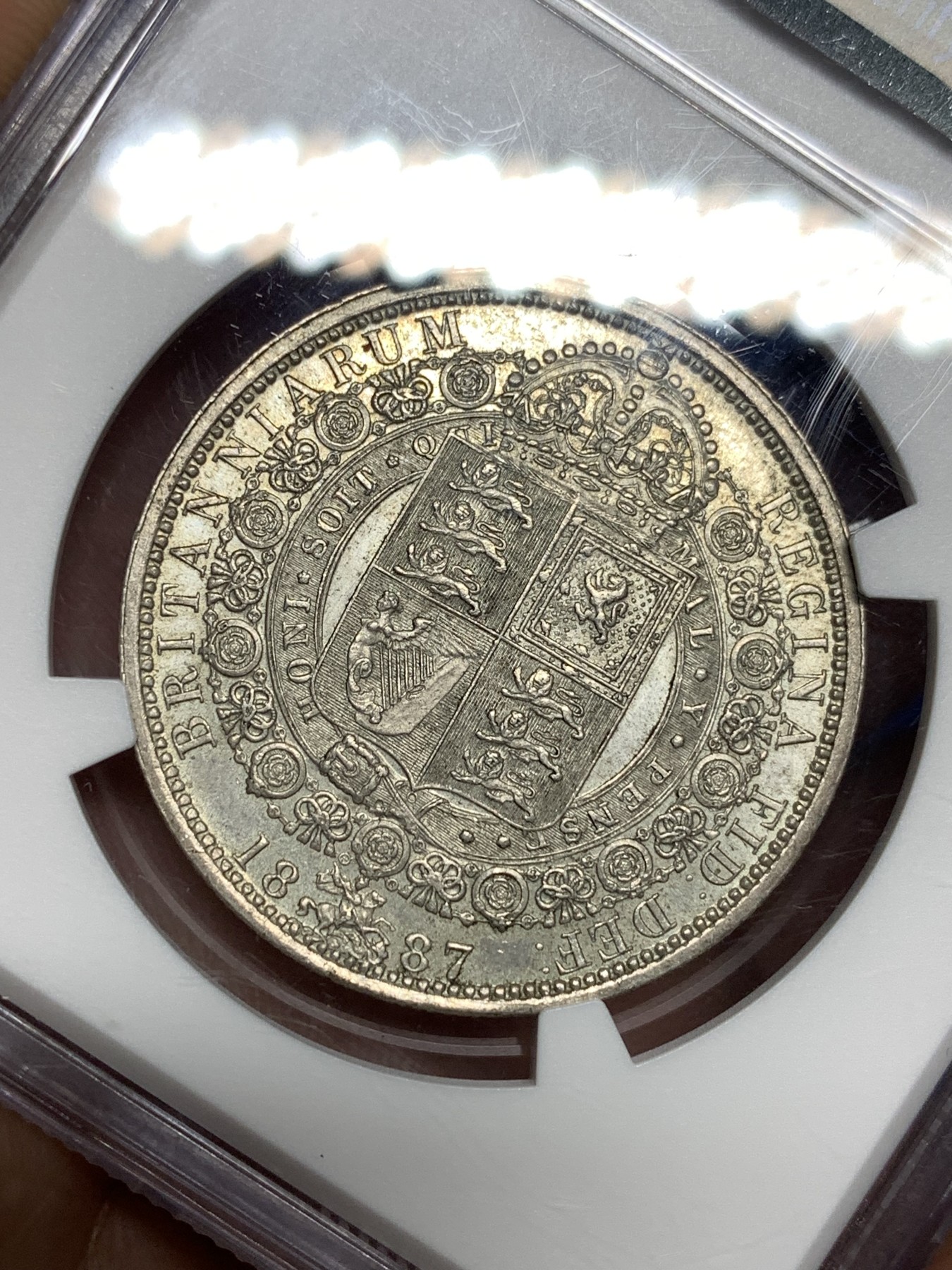 《竞宝斋》第198场-周日，周一 2场 (全场包邮) NGC MS63 英国1887高冠半克朗银币