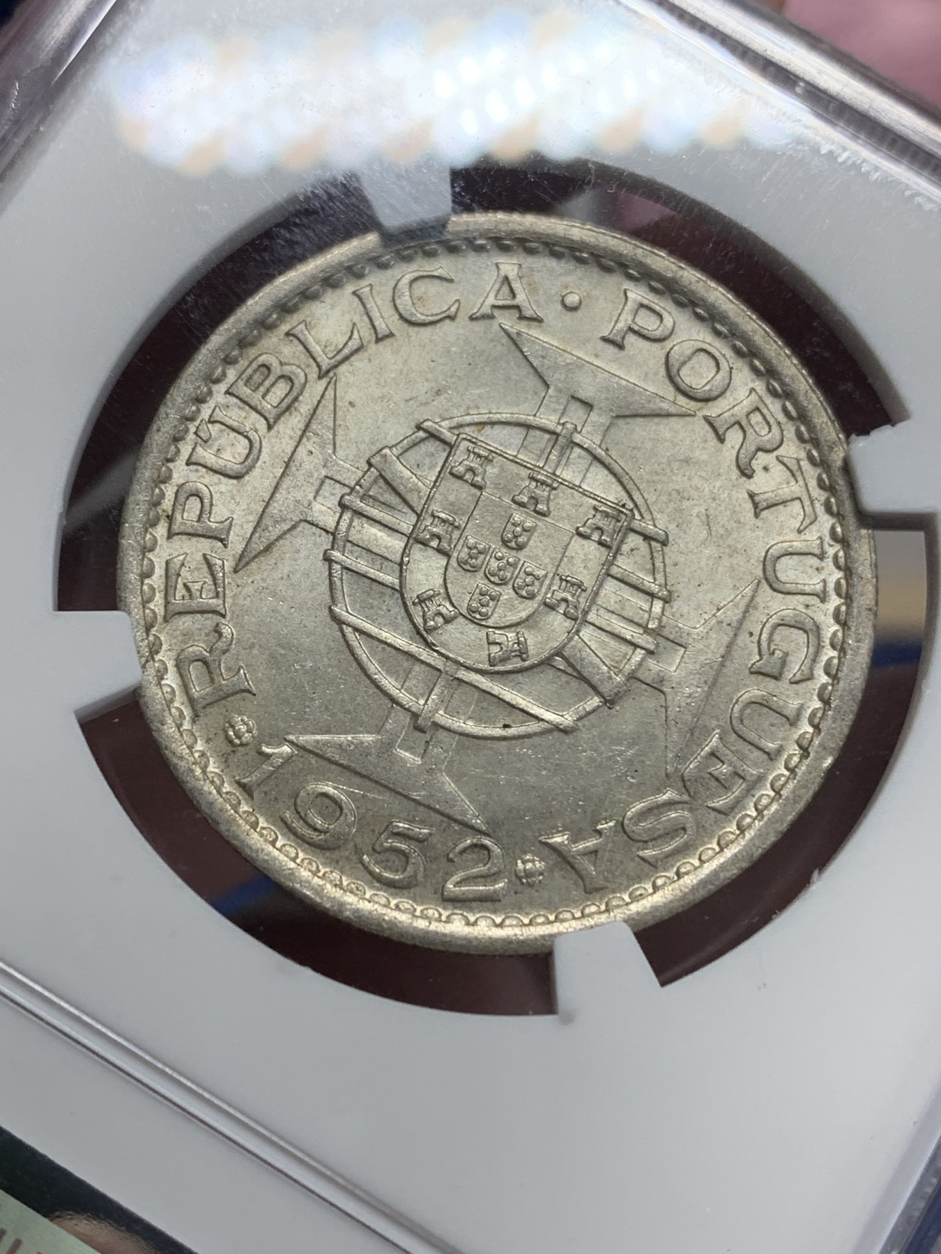 《竞宝斋》第198场-周日，周一 2场 (全场包邮) NGC-MS64 澳门1952年5元银币 热门品种