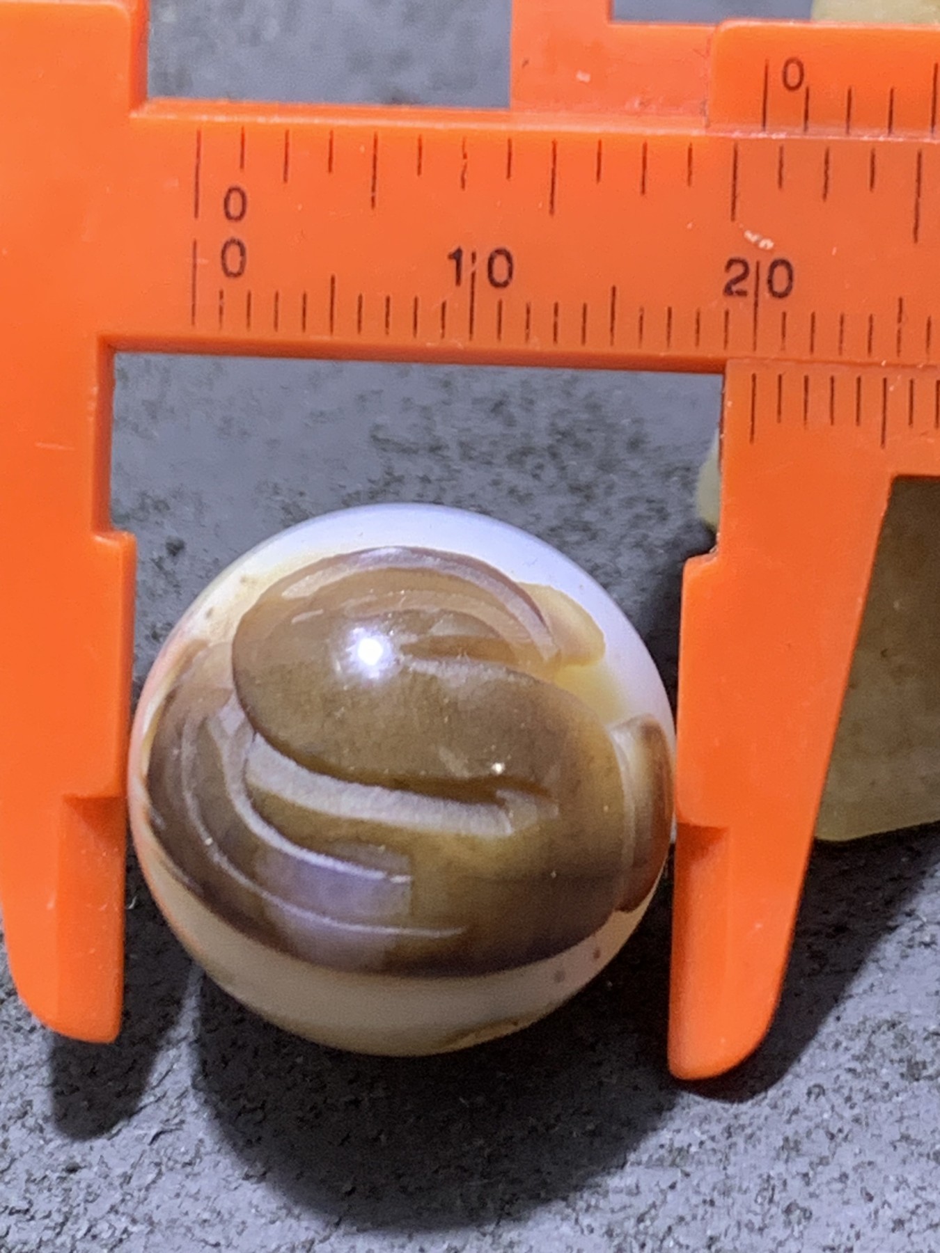 精美高玉化亚光海洋玉髓手工俏色巧雕一心向佛意境2.0圆珠一个！