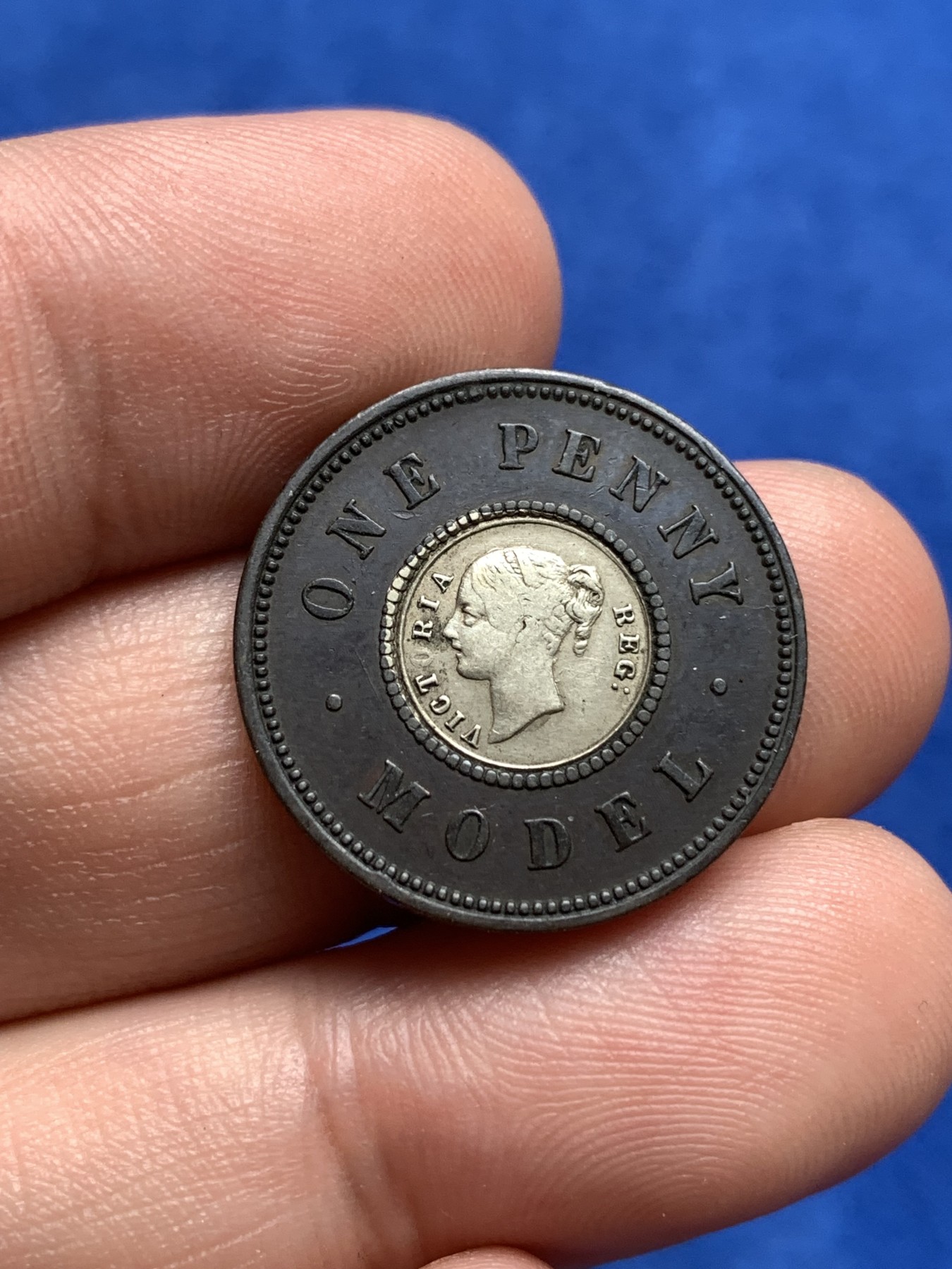 《竞宝斋》第198场-周日，周一 2场 (全场包邮) 英国维多利亚铜镶嵌银1便士2枚