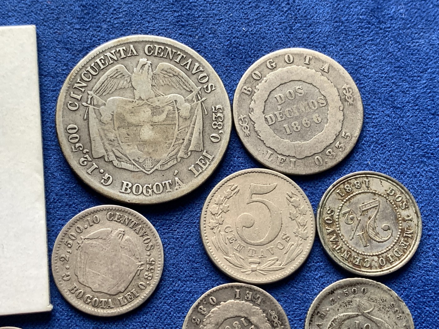 《竞宝斋》第198场-周日，周一 2场 (全场包邮) 10枚一组 哥伦比亚早期银币6枚+3枚铜镍（时期:1862-1908，5枚银币半打制其中一枚为打制银币）哥伦比亚早期的币国内稀少，喜欢的不要错过了。另外加一枚哥伦比亚桑坦德尔1902年打制50分代币  具体见图